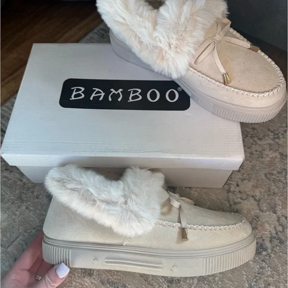 Bamboo Cozette Low Top Faux Fur Lined Cream Boots Size 9 NWT - Picture 2 of 6